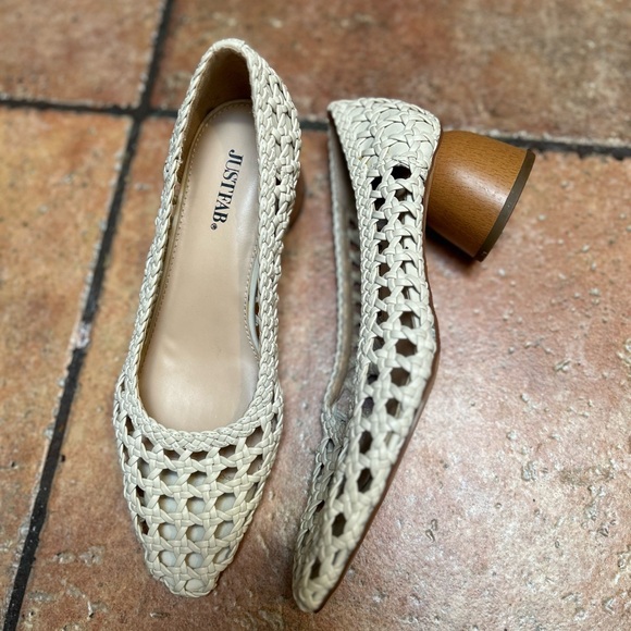 Just Fab wicker heels! Women’s size 7, perfect for summer. Low heel, cream color - Picture 4 of 5